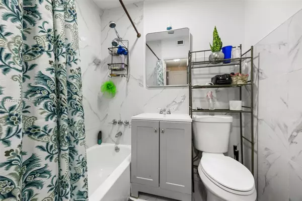 North Miami, FL 33161,620 NE 137th St
