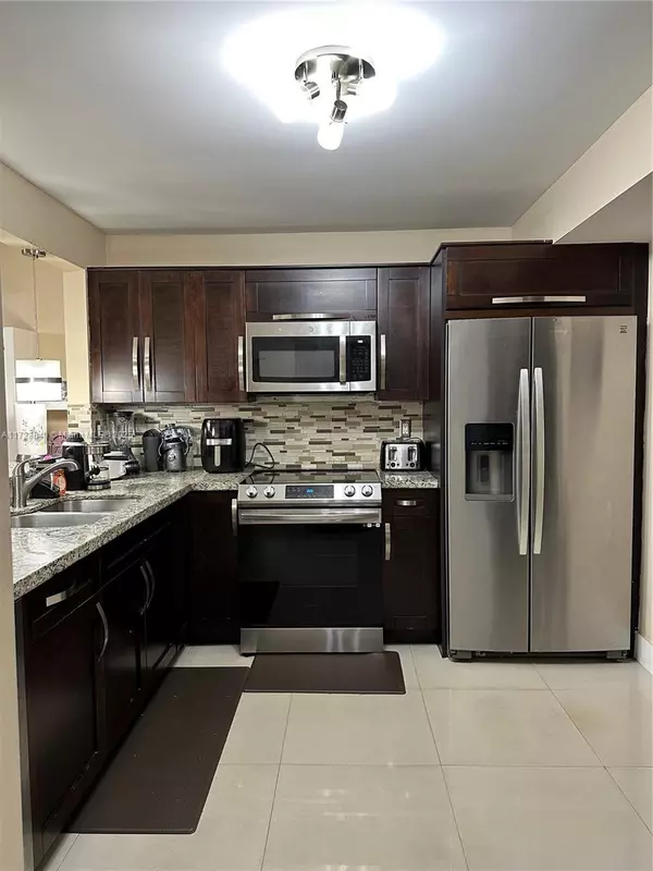Miami, FL 33179,20300 NE 3rd Ct #1