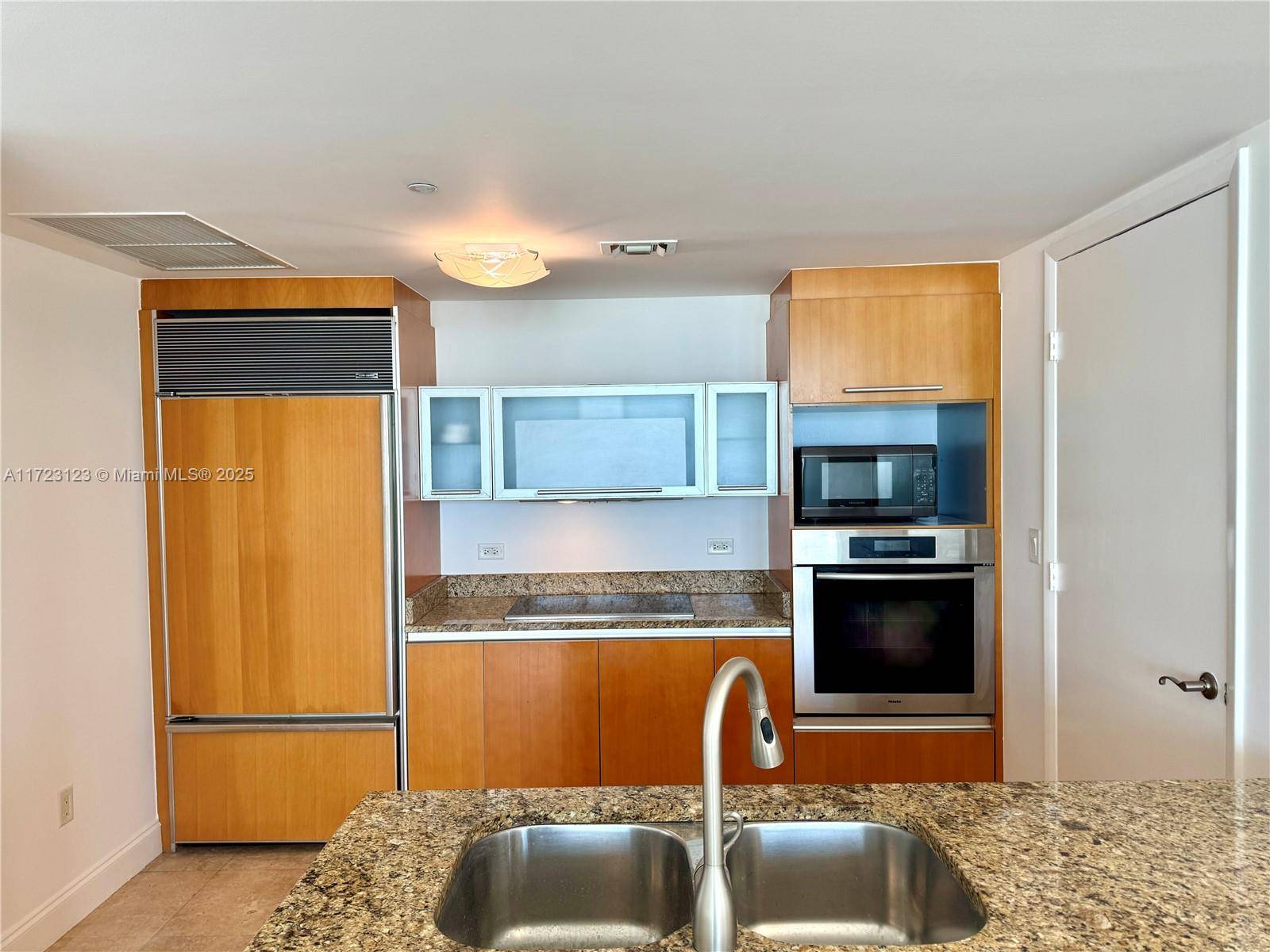Sunny Isles Beach, FL 33160,17201 Collins Ave #1806