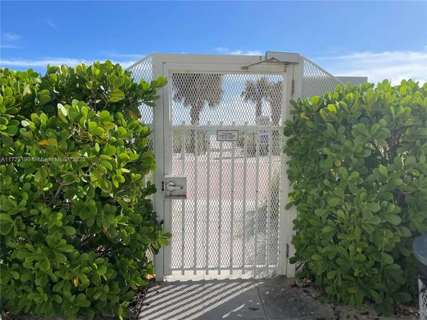 5005 Collins Ave #304, Miami Beach, FL 33140
