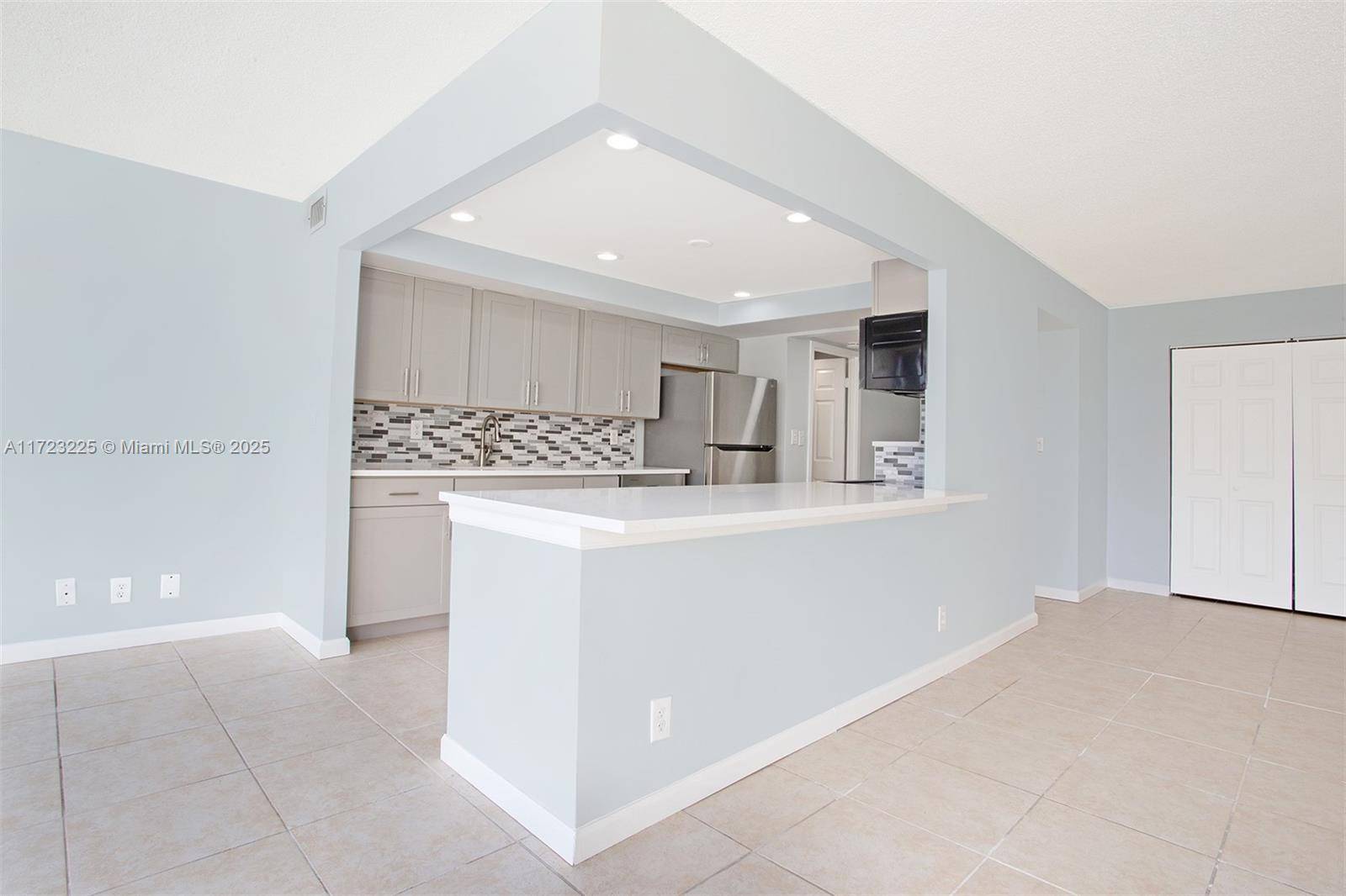 Hallandale Beach, FL 33009,601 Three Islands Blvd #217
