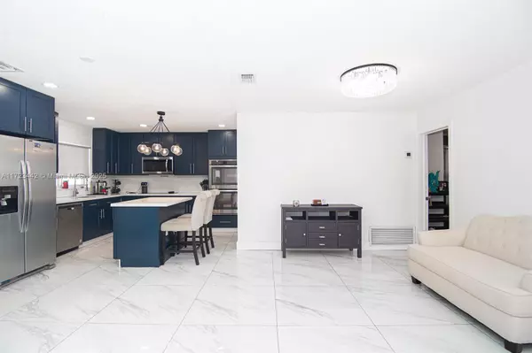 Miramar, FL 33025,8612 Miramar Blvd