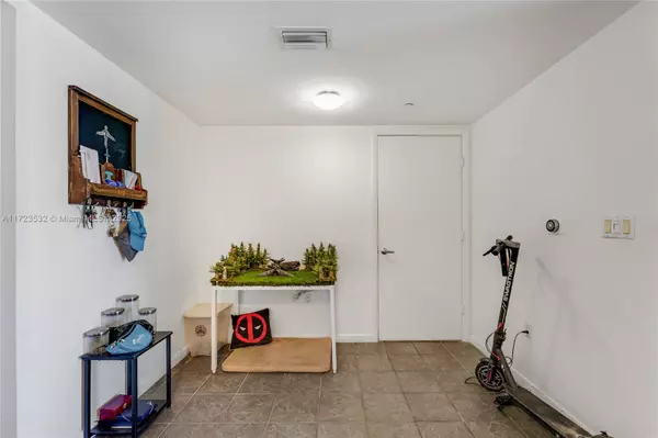 Miami, FL 33132,50 Biscayne Blvd #3905