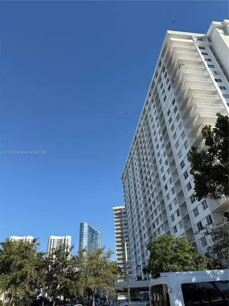 500 Bayview Dr #1031, Sunny Isles Beach, FL 33160