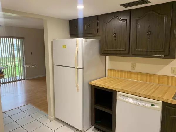 Margate, FL 33063,335 W Laurel Dr #1M