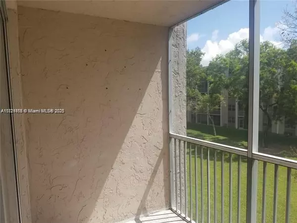 Coral Springs, FL 33071,1075 Riverside Dr #304