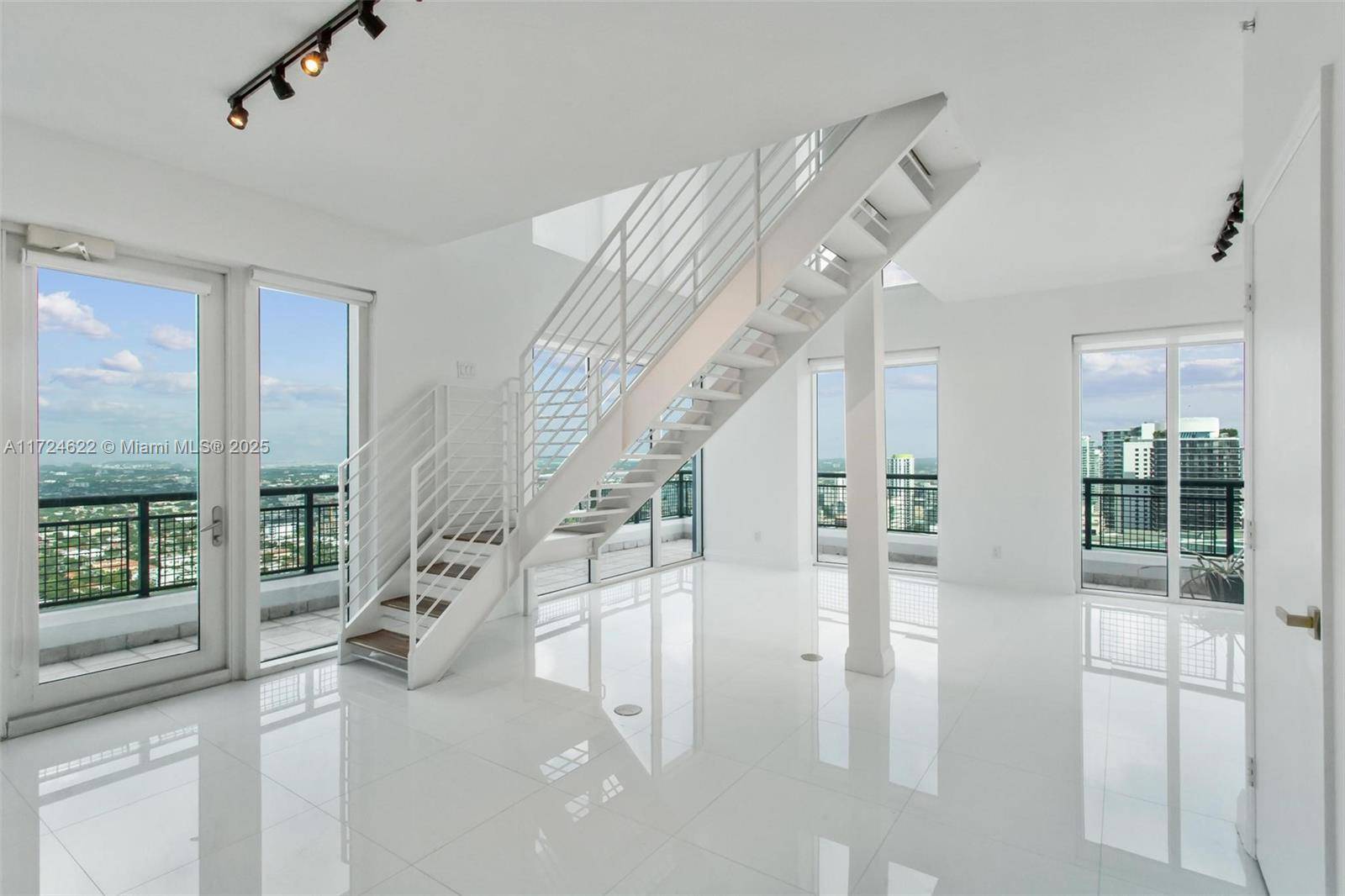 60 SW 13th St #4413, Miami, FL 33130