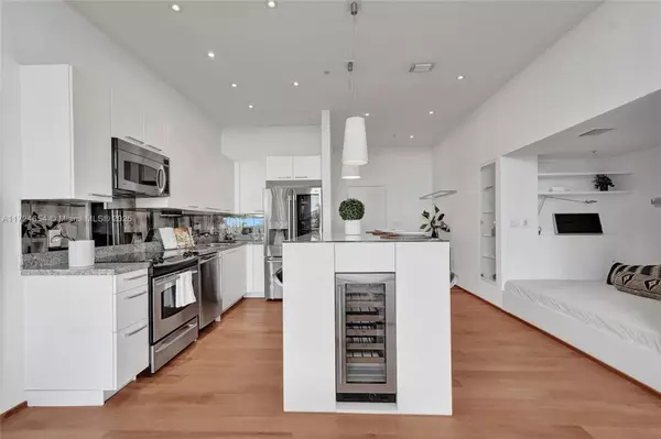 Miami Beach, FL 33139,2001 Meridian Ave #505