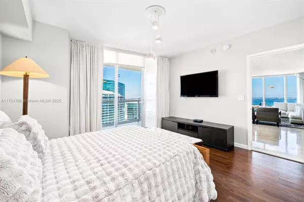 Miami, FL 33131,465 Brickell Ave #5302