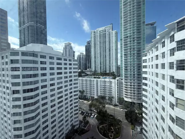 905 Brickell Bay Dr #1822, Miami, FL 33131