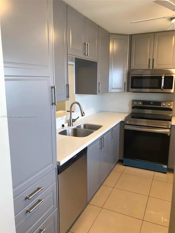 Hallandale Beach, FL 33009,319 NE 14th Ave #707