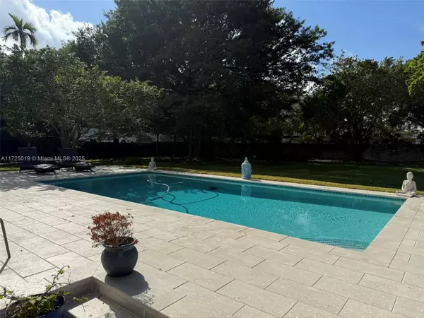 North Miami, FL 33181,12500 Alamanda Dr