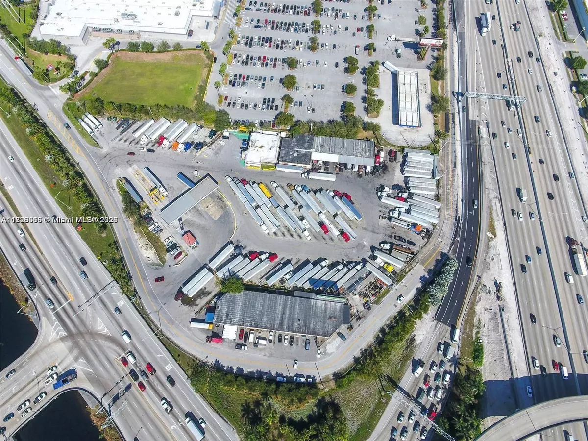 Hialeah Gardens, FL 33016,9101 W Okeechobee Rd #204