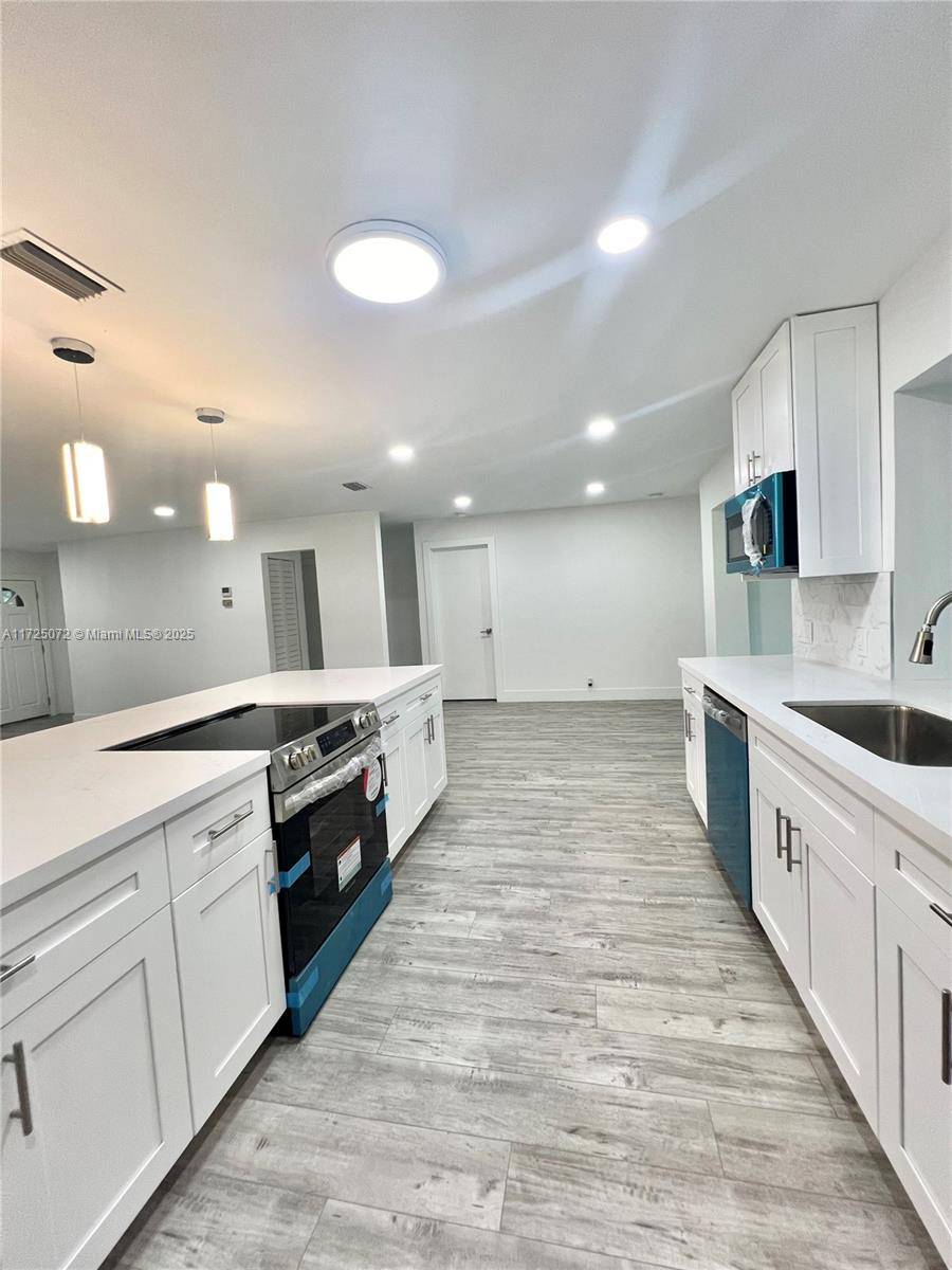 Dania Beach, FL 33004,641 NE 2nd St