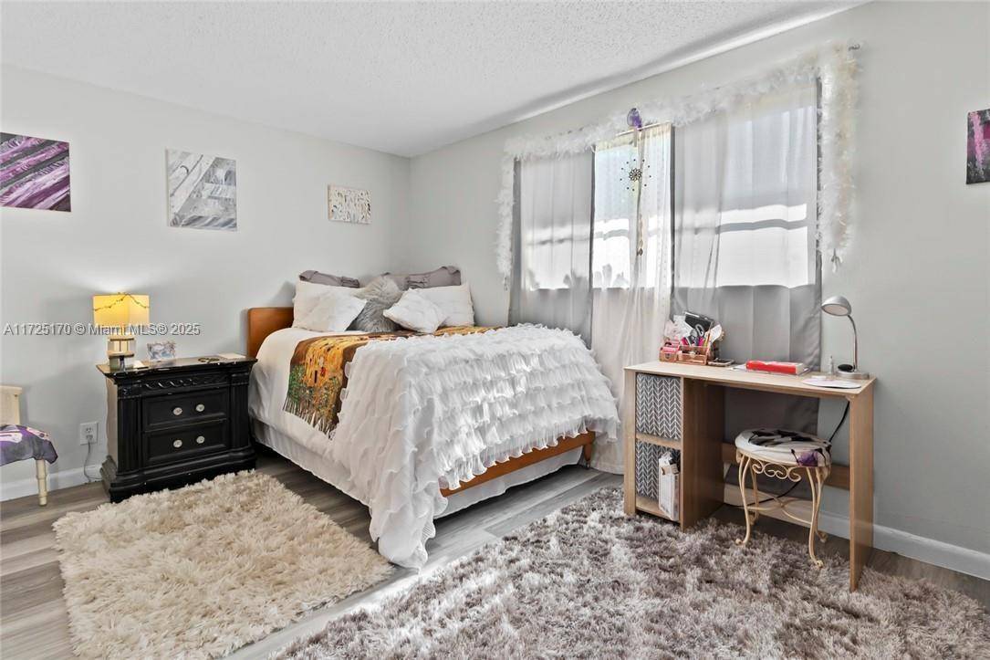 Oakland Park, FL 33334,850 E Commercial Blvd #217B