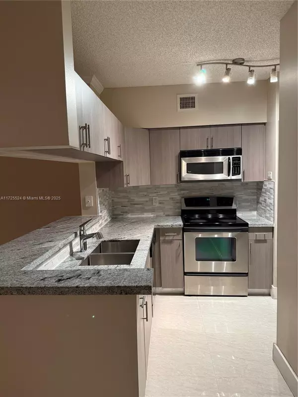 Sunny Isles Beach, FL 33160,17150 N Bay Rd #2102