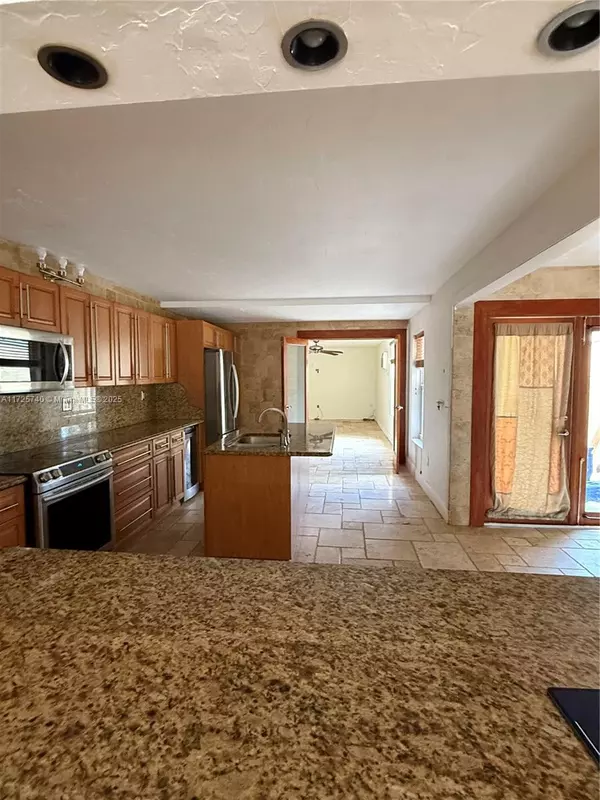 Miami, FL 33179,20584 NE 6th Ct #20584