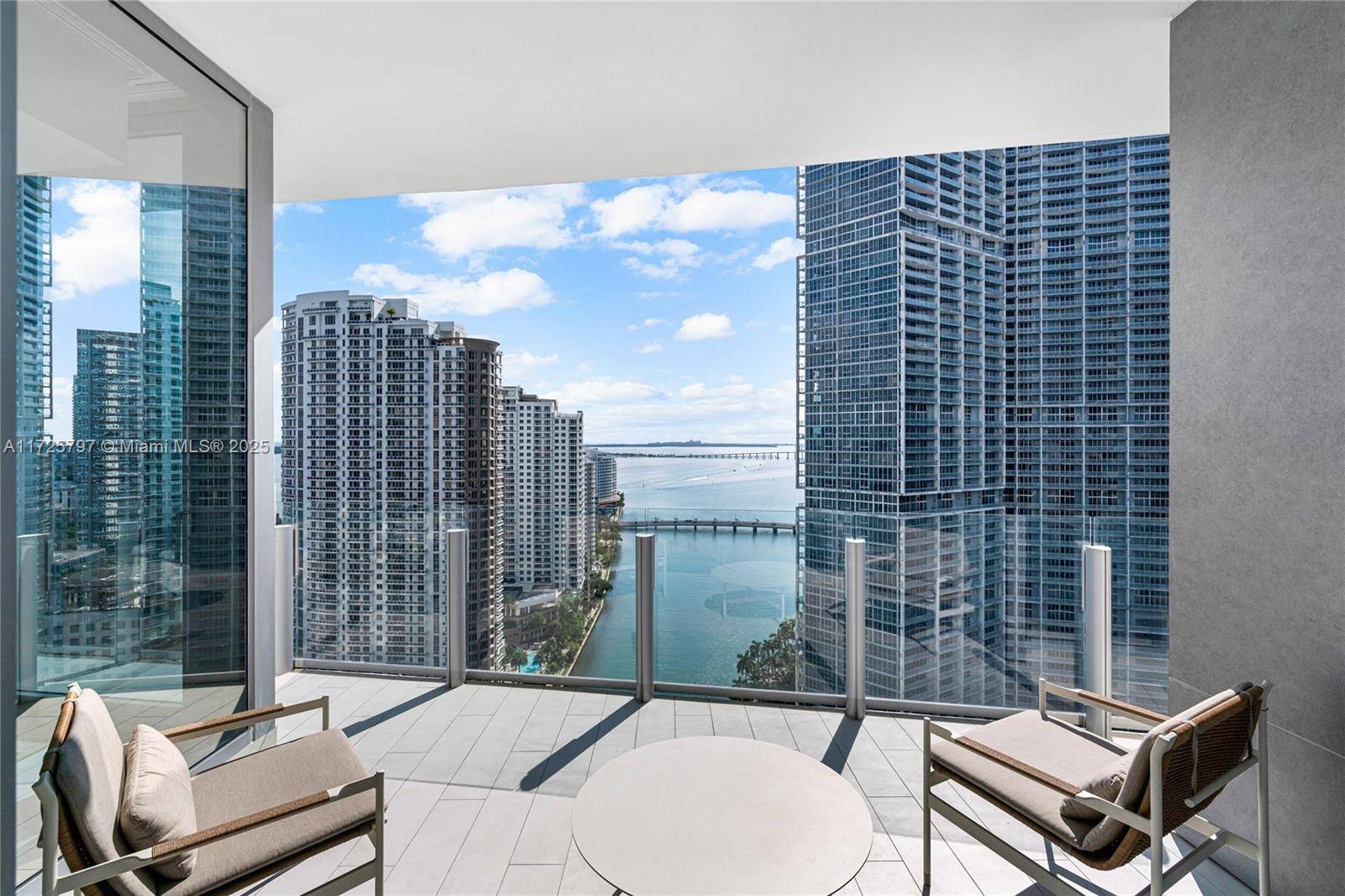 Miami, FL 33131,300 Biscayne Blvd Way #2505