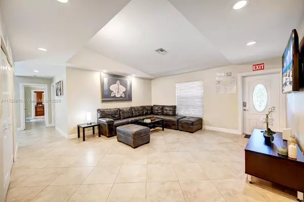 Dania Beach, FL 33004,402 SE 5th St