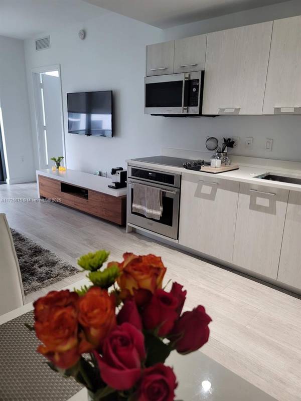 55 SW 9th St #2709, Miami, FL 33130