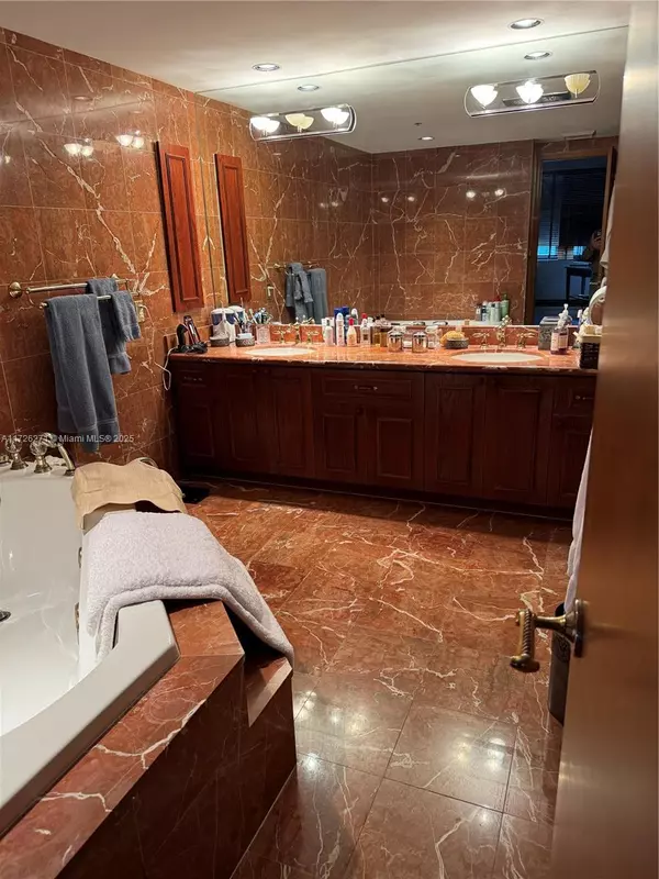 Bal Harbour, FL 33154,10205 Collins Ave #1507