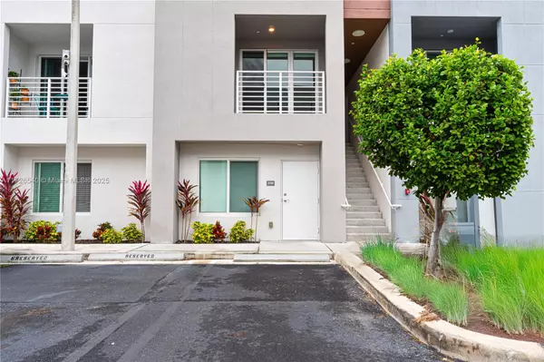 2555 NE 193rd St #2102, Miami, FL 33180