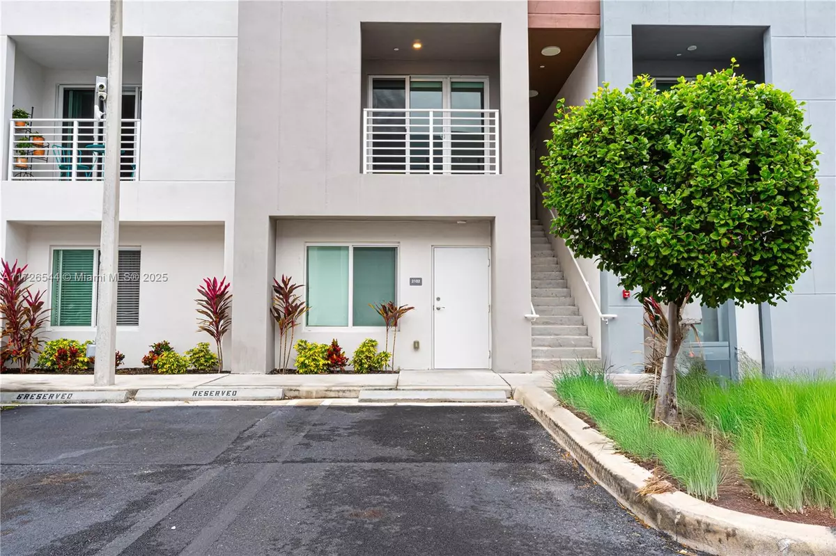 Miami, FL 33180,2555 NE 193rd St #2102