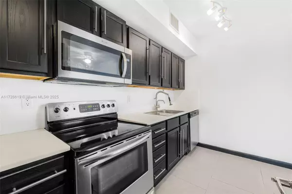 1876 SW 11th Ter #302, Miami, FL 33135