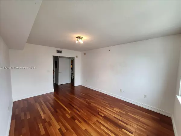 Miami, FL 33131,31 SE 5th St #2409