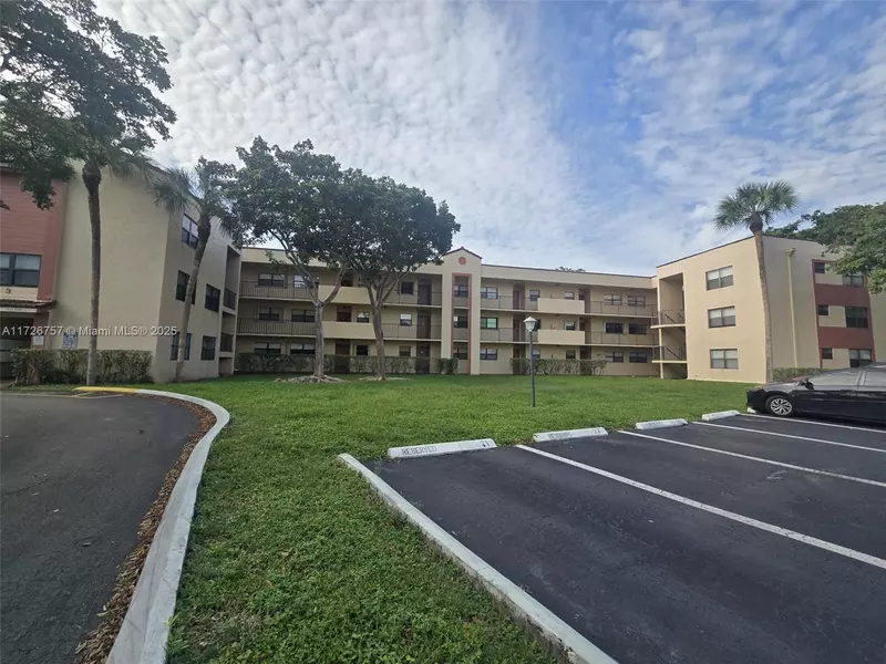 3396 Foxcroft Rd #113, Miramar, FL 33025