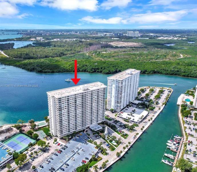 300 Bayview Dr #402, Sunny Isles Beach, FL 33160