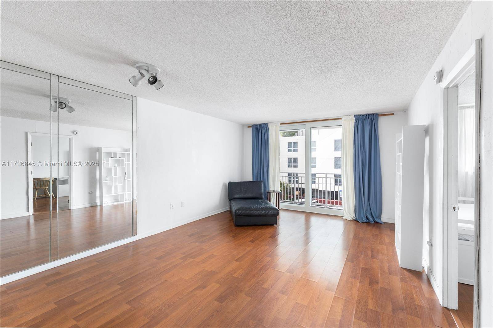 Miami Beach, FL 33139,345 Ocean Dr #304
