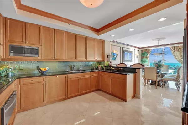 Aventura, FL 33180,20201 E Country Club Dr #1203