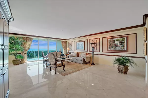 Aventura, FL 33180,20201 E Country Club Dr #1203