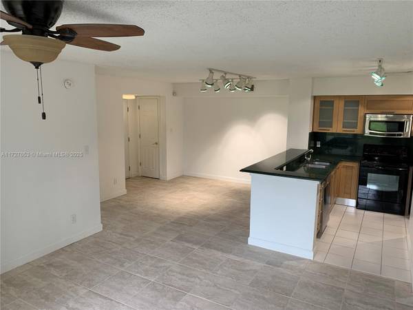 570 S Park Rd #13-6, Hollywood, FL 33021