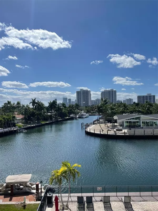 Hallandale Beach, FL 33009