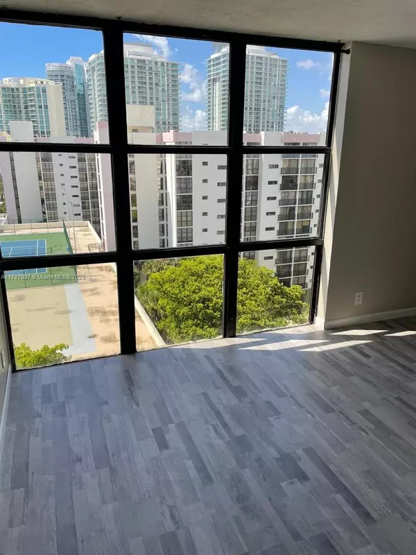 Sunny Isles Beach, FL 33160,17011 N Bay Rd #1019