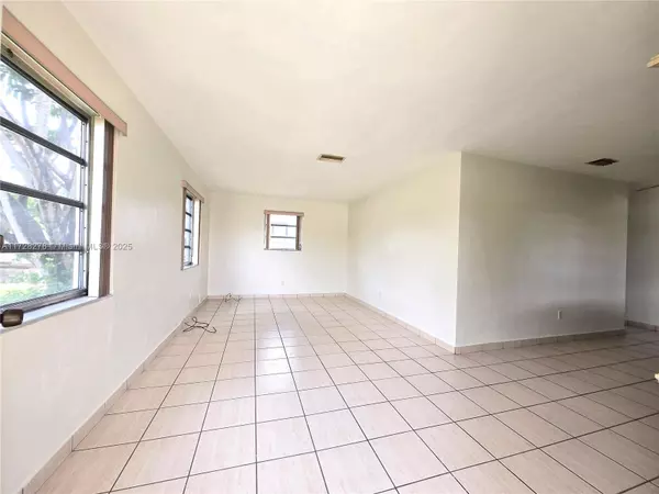 Miami, FL 33126,7200 NW 4th St
