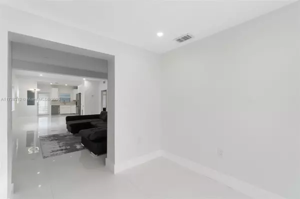 Miami, FL 33135,215 SW 32nd Ct Rd