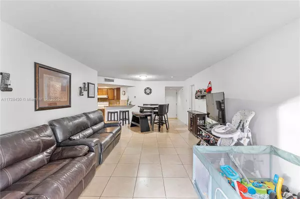 Coral Springs, FL 33067,8761 Wiles Rd #206