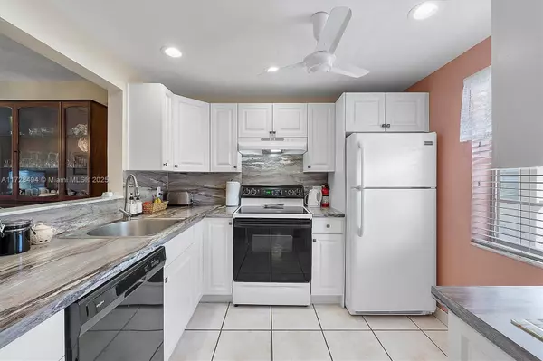 Margate, FL 33063,1035 Country Club Dr #206