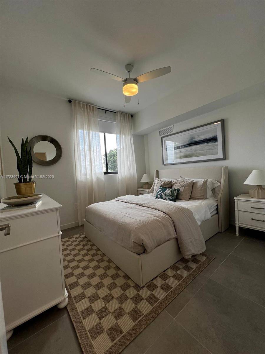 Pompano Beach, FL 33062,208 N Federal Hwy #PH 857