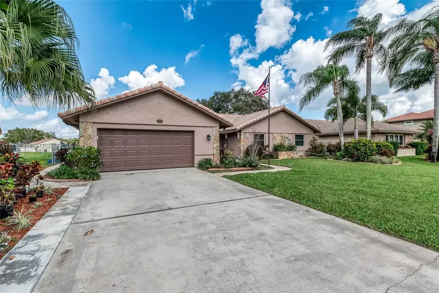 14941 Featherstone Way, Davie, FL 33331