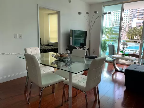 Miami, FL 33131,950 Brickell Bay Dr #1107