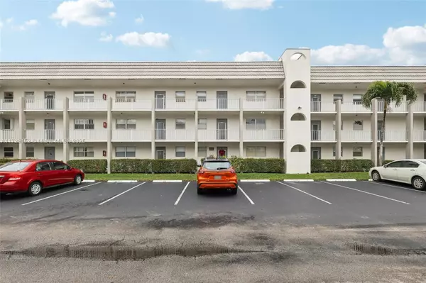 8280 Sunrise Lakes Blvd #202,  Sunrise,  FL 33322