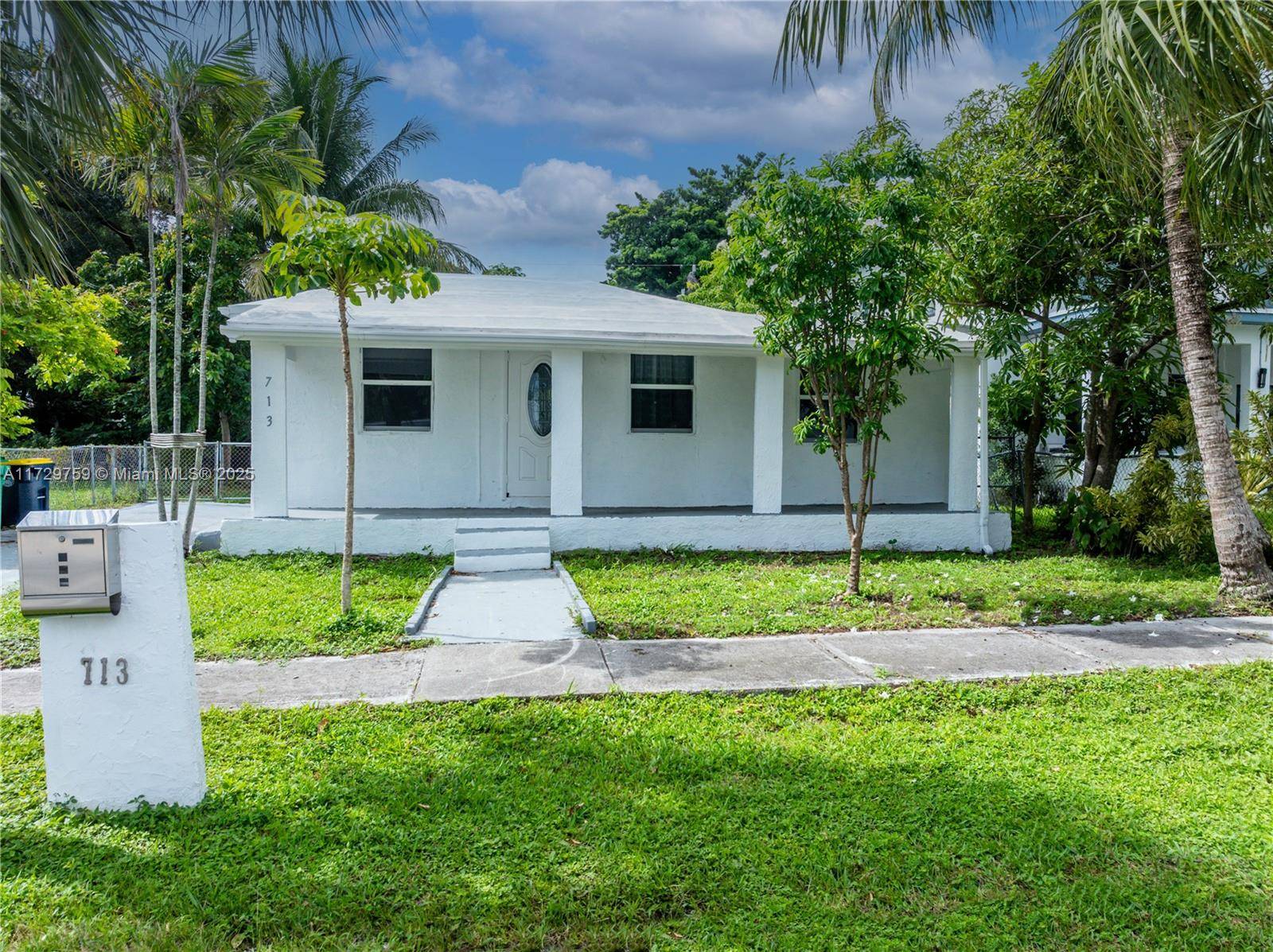 Dania Beach, FL 33004,713 SW 7th St