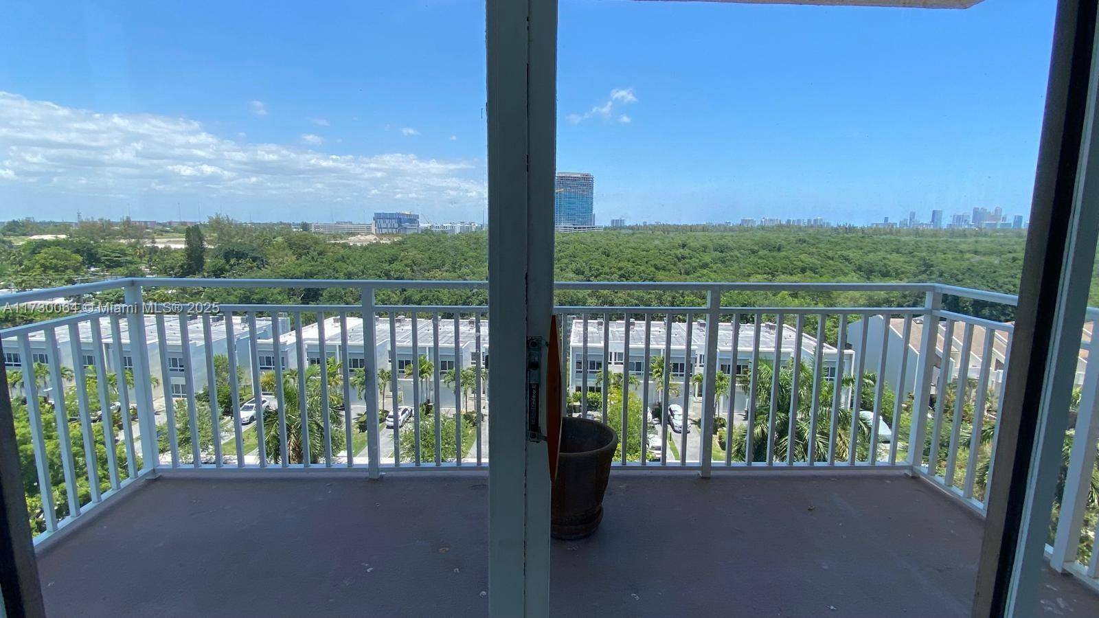 North Miami, FL 33181,2450 NE 135th St #812