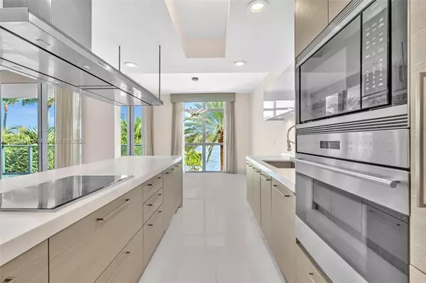 North Miami Beach, FL 33160,17301 Biscayne Blvd #210