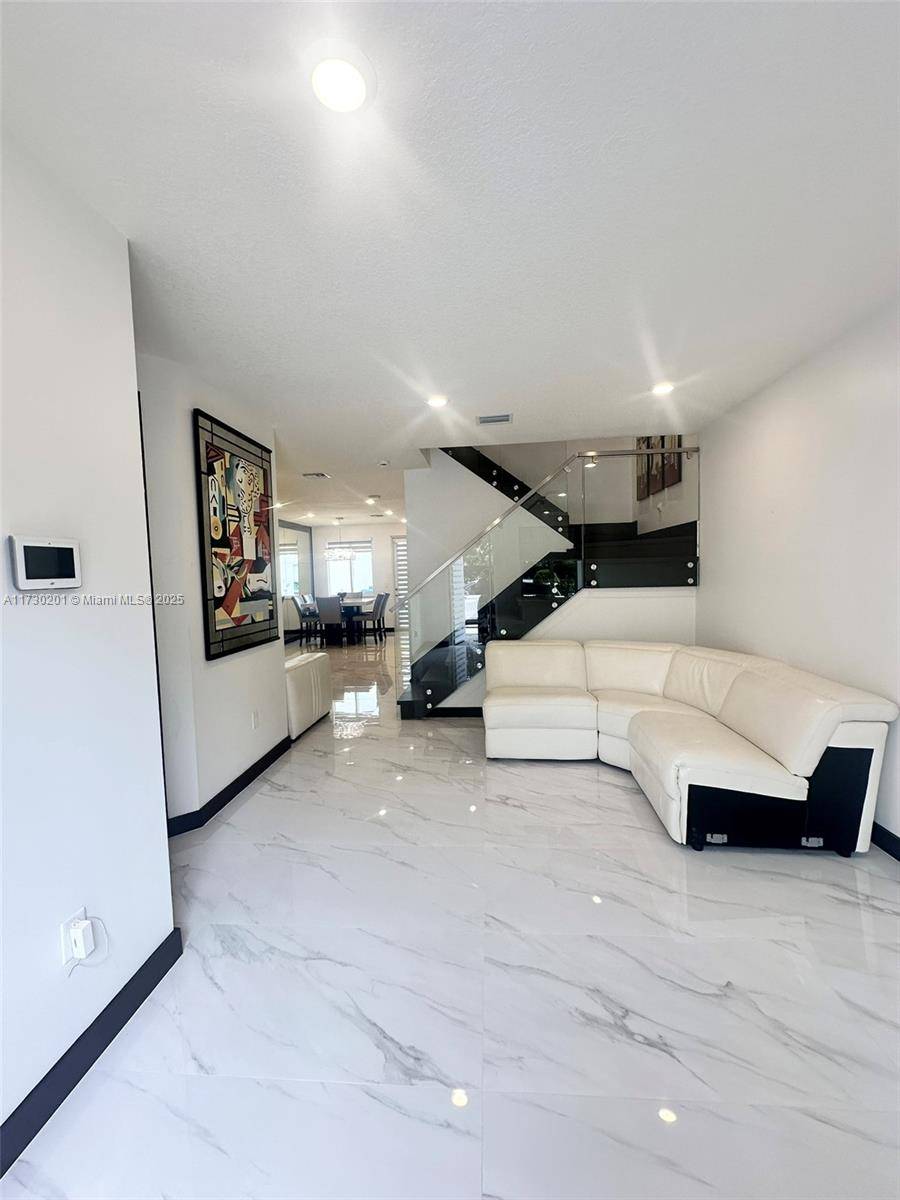 10414 NW 67th St #10414, Doral, FL 33178