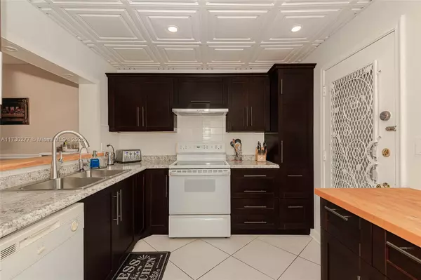 Hallandale Beach, FL 33009,301 NE 14th Ave #307